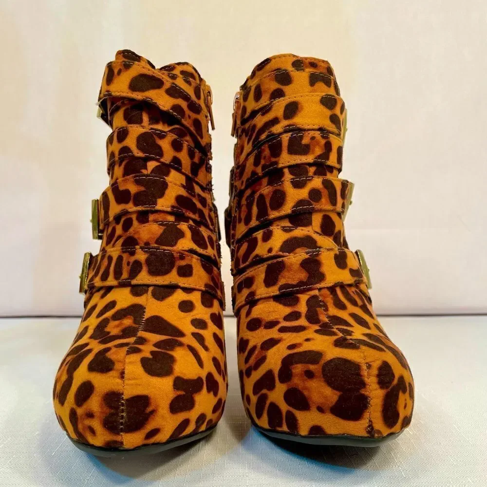 CHEETAH ANKLE BOOTIE w INSIDE ZIPPER 4.5” HEELS SIZE 8 NEW by CHARLOTTE RUSSE - Picture 3 of 9